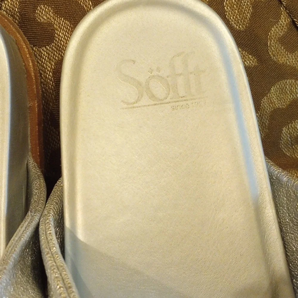 SOFT Sandals - Picture 3 of 6